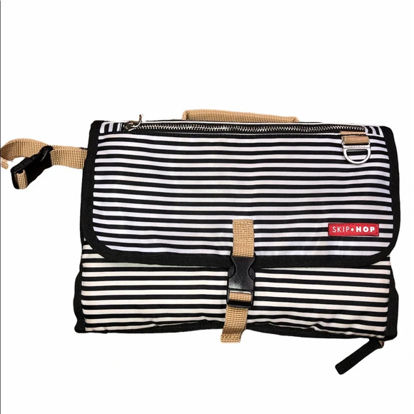 Skip Hop portable baby changing section bag - Picture 6 of 11